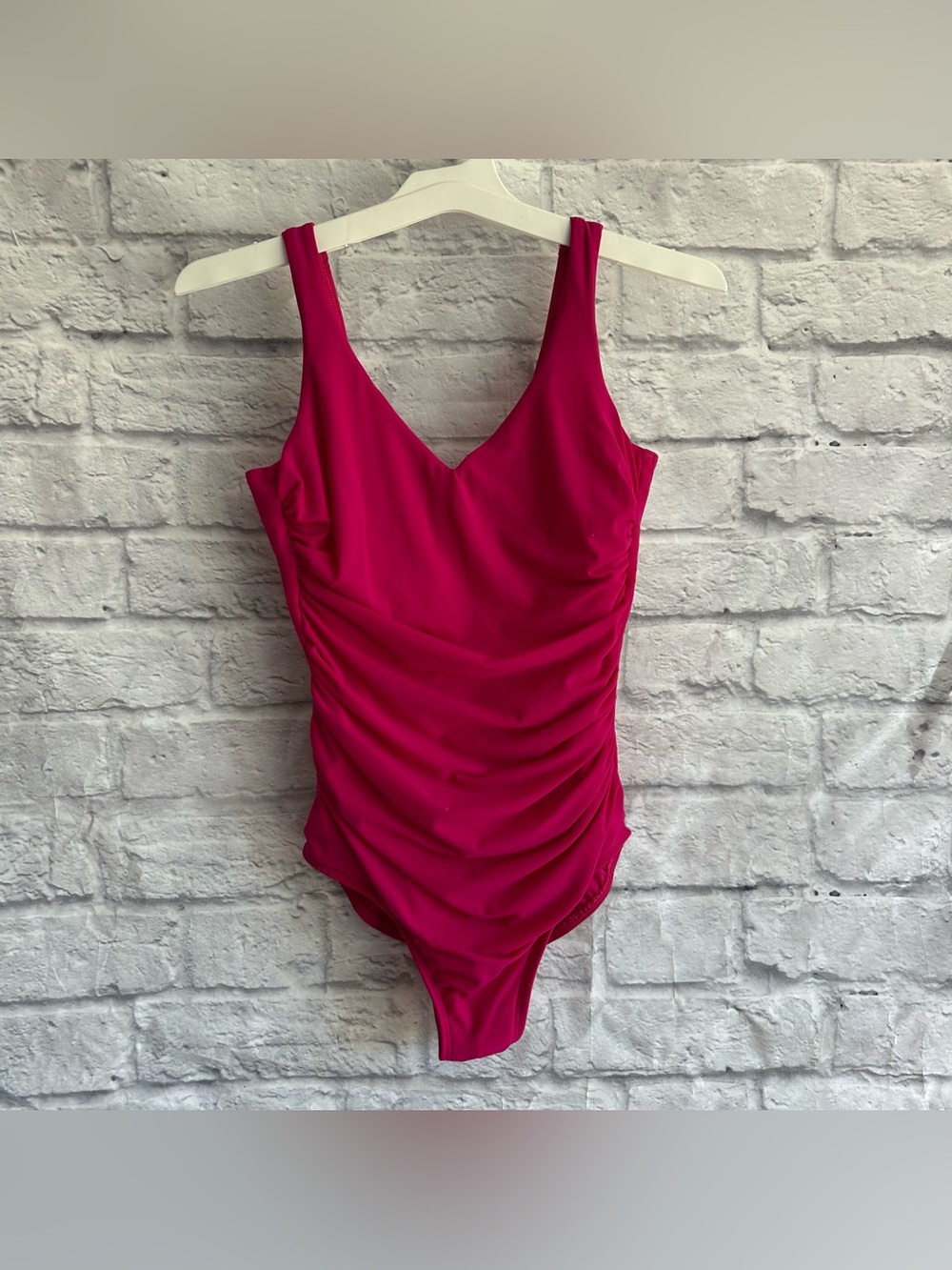 PREOWNED MIRACLESUIT PINK MAGENTA UNLINED WOMENS SIZE 6 BATHING SUIT SWIM